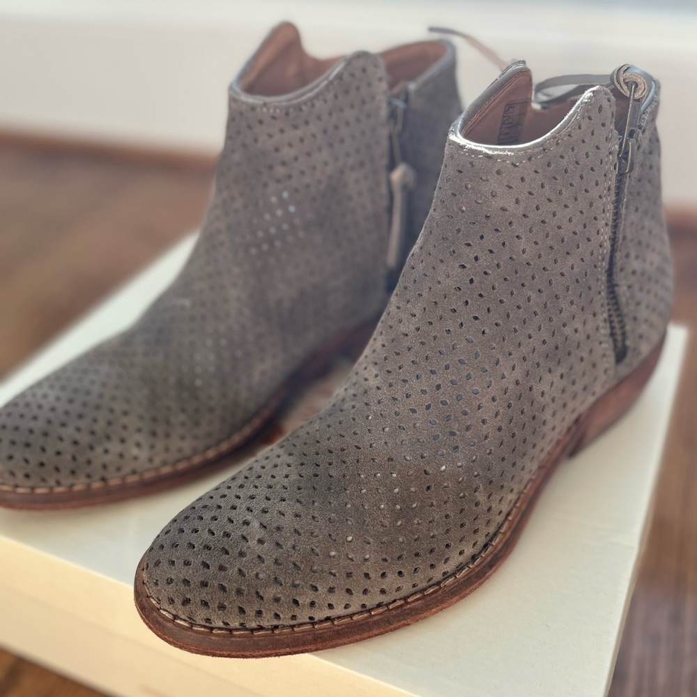 Sundance Natural Elements Boots, size 38, color Elephant, Leather - Picture 3 of 13